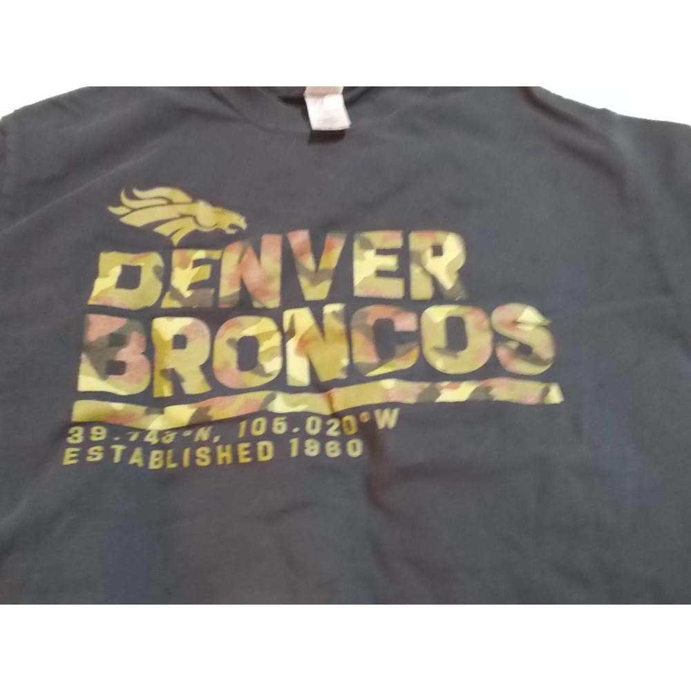 Denver Broncos T Shirt size Medium